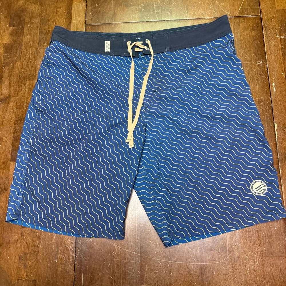 United By Blue Board Shorts Men 34 Blue Wavy Pattern Lace Up Swim Trunks